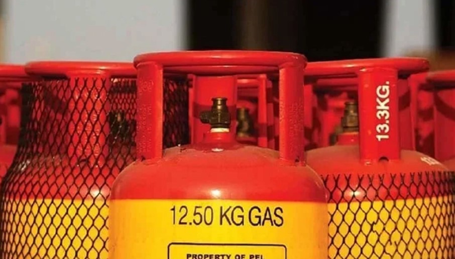 এক লাফে ৩৮৭ টাকা বাড়ল এলপিজির দাম